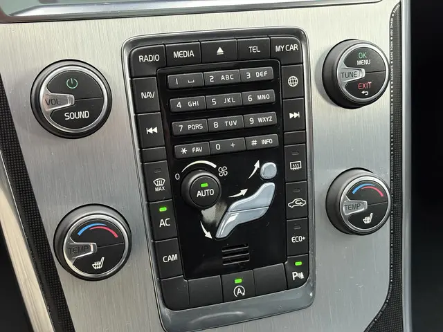 Volvo XC60 2.0 T5 FWD Ocean Race 2016 Benzine 18