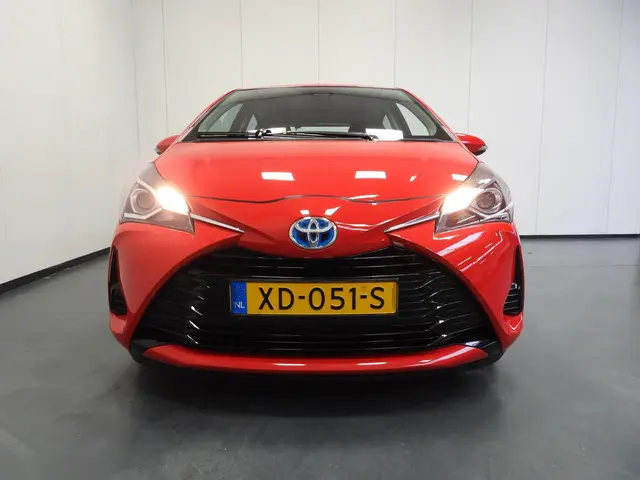 Toyota Yaris 1.5 Hybrid Active 2018 Hybride Benzine 30