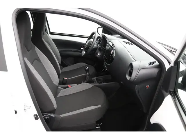 Toyota Aygo X 1.0 VVT-i MT Play 2024 Benzine 22