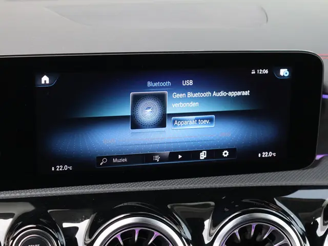 Mercedes-Benz CLA 250 e AMG Line 2023 Hybride Benzine 24