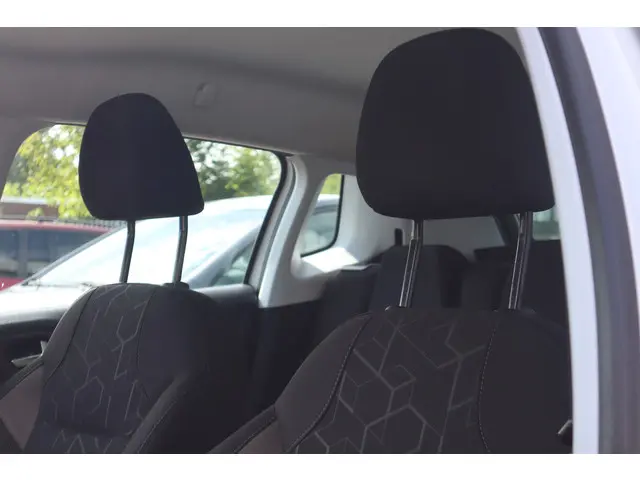 Peugeot 2008 1.2 PureTech Blue Lion 2016 Benzine 9