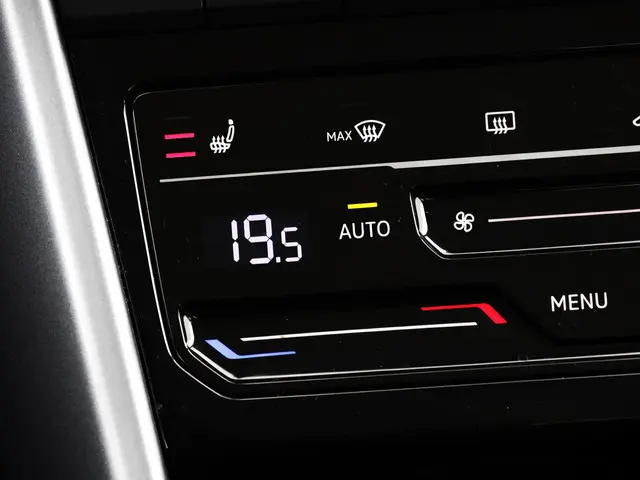 Volkswagen T-Roc 1.0TSI/110PK Life Business 2023 Benzine 31