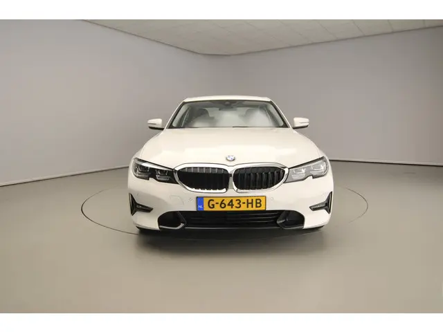 BMW 3 Serie Sedan 320i 2019 Benzine 5