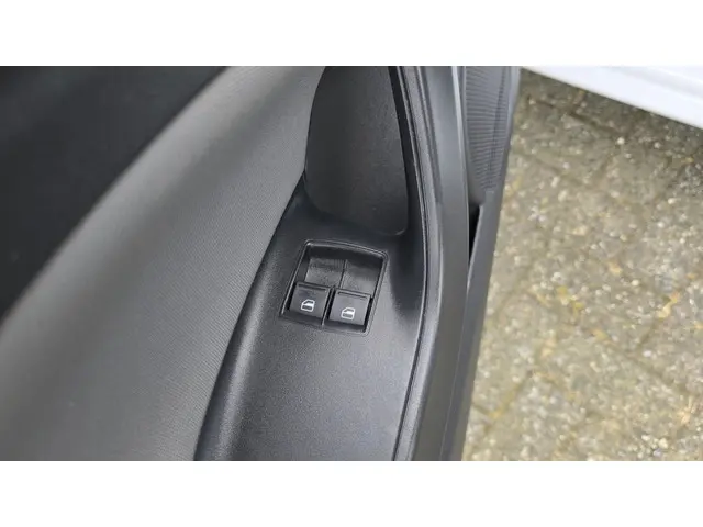 SEAT Ibiza ST 1.0 EcoTSI Style Connect 2015 Benzine 16