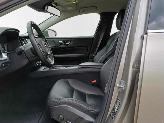 Volvo V60 2.0 T5 Momentum 2018 Benzine 20