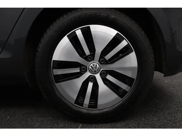 Volkswagen e-Golf - 2018 Elektrisch 12