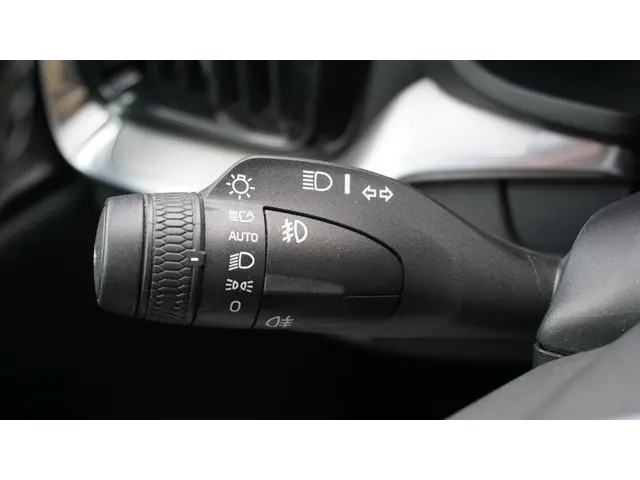 Volvo V60 2.0 T5 250pk R-Design 2019 Benzine 35