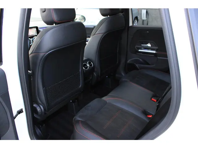 Mercedes-Benz B-Klasse 180 AMG 2019 Benzine 29