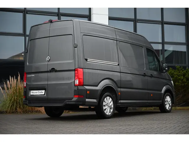 Volkswagen Crafter 2.0 TDI L3H3 2024 Diesel 12