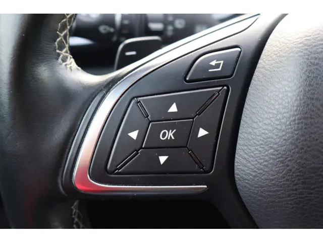 Infiniti Q30 1.6t Premium Tech 2016 Benzine 26