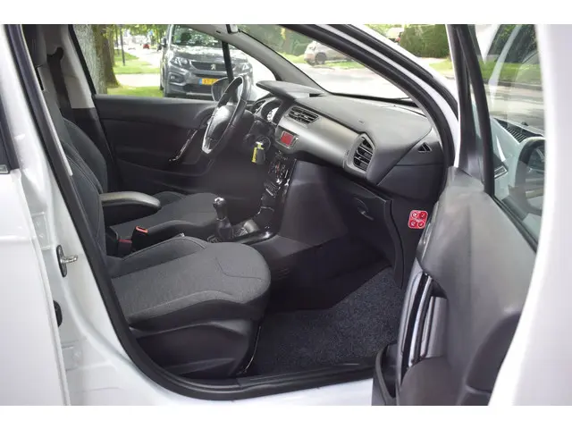 Citroën C3 1.0 PureTech Collection 2015 Benzine 25