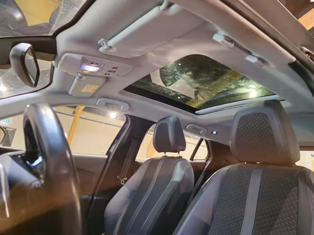 Peugeot 2008 1.2 PureTech Allure 2020 Benzine 15