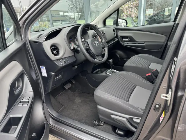 Toyota Yaris 1.5 Hybrid Active 2019 Hybride Benzine 8