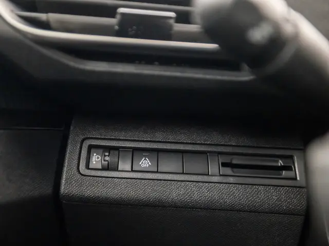 Peugeot 3008 1.2 PureTech Sport 2021 Benzine 24