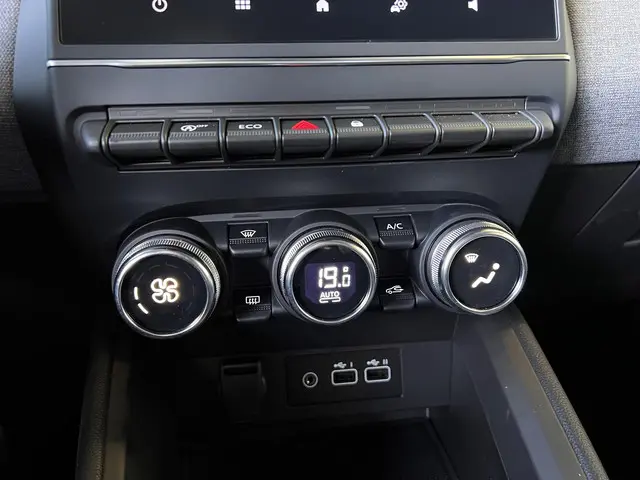 Mitsubishi Colt 1.0T Intense 2024 Benzine 18