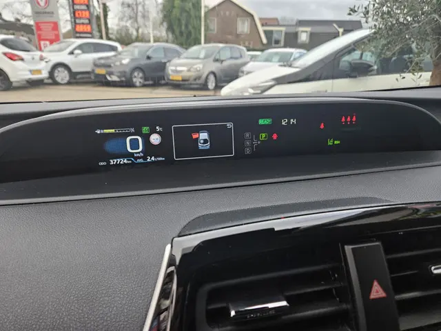 Toyota Prius 1.8 Plug-in Dynamic 2022 Hybride Benzine 26