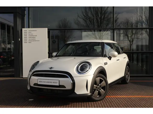 MINI 5-Deurs Cooper 2024 Benzine 19
