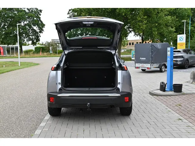 Peugeot 2008 1.2 PureTech Active 2020 Benzine 7