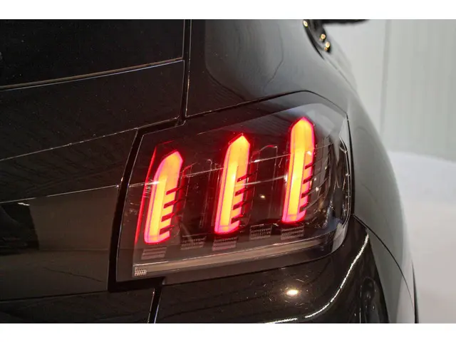 Peugeot e-208 EV GT Pack 50 kWh | PANO | 2022 Elektrisch 9