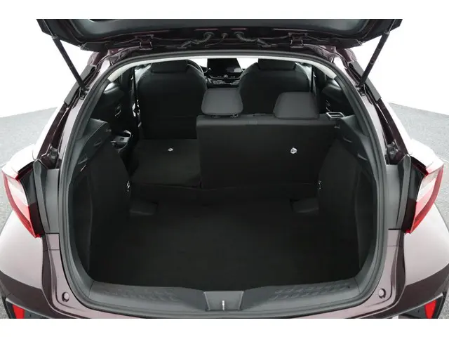 Toyota C-HR 1.8 Hybrid Dynamic 2023 Hybride Benzine 39