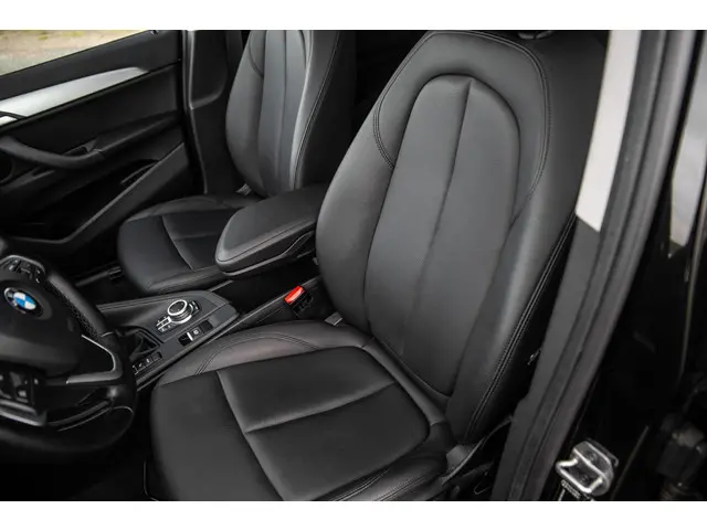 BMW X1 xDrive25e Executive 2021 Hybride Benzine 26