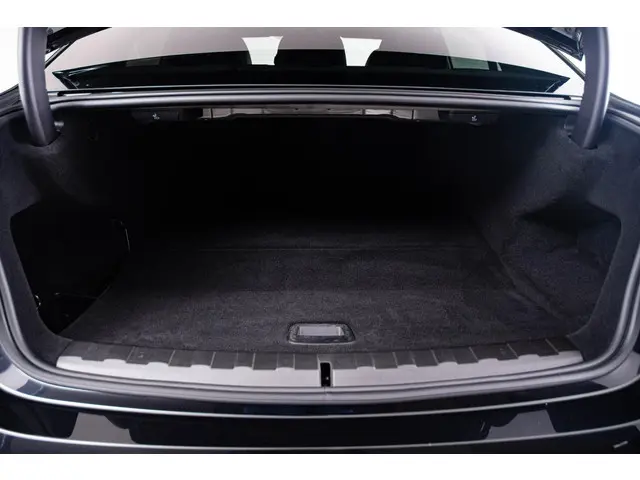 BMW 3 Serie 330e 2024 Hybride Benzine 27