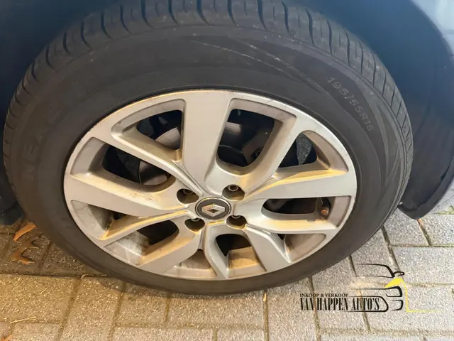 Renault Clio Estate 0.9 TCe Limited 2018 Benzine 4