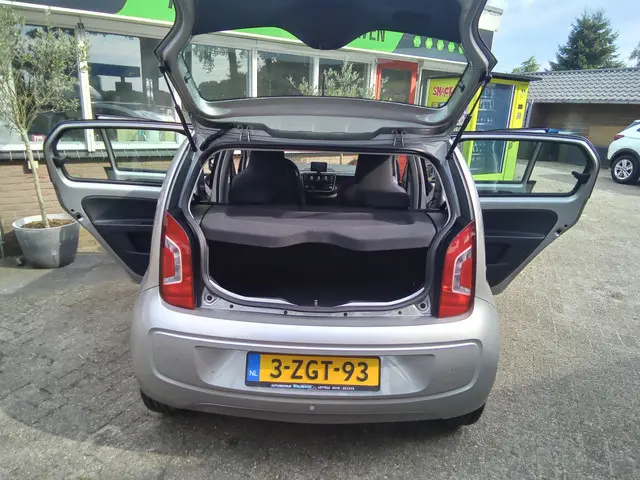 Volkswagen up! 1.0 high up! BlueMotion 2015 Benzine 6