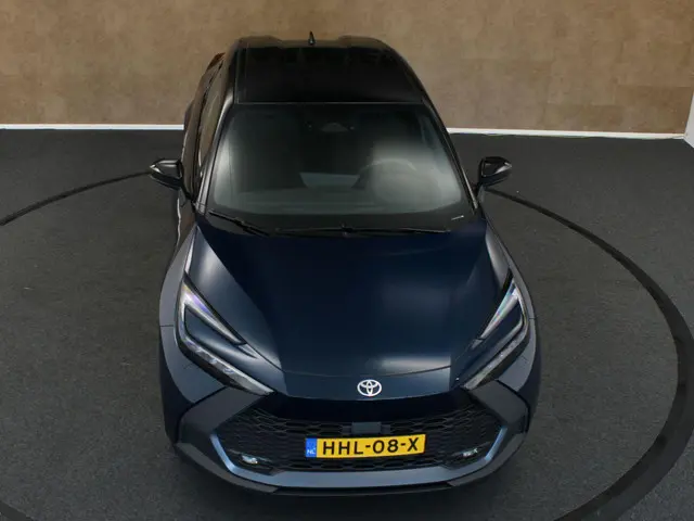 Toyota C-HR 1.8 Hybrid 140 Dynamic 2025 Hybride Benzine 13