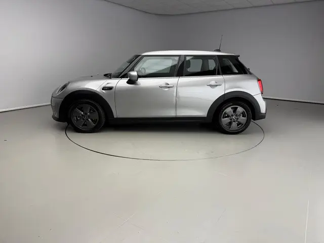 MINI 5-Deurs Cooper 2023 Benzine 4