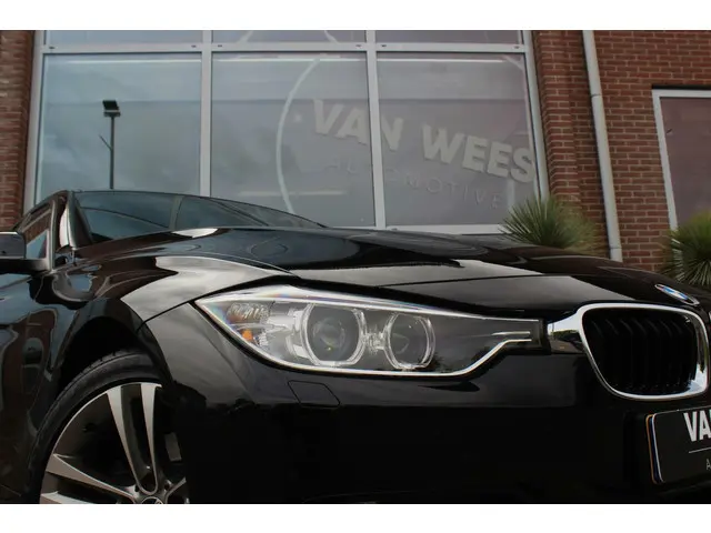 BMW 3 Serie 316i Executive 2013 Benzine 17
