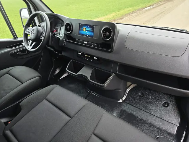 Mercedes-Benz Sprinter 317 1.9 CDI L2 H2 RWD 2022 Diesel 13