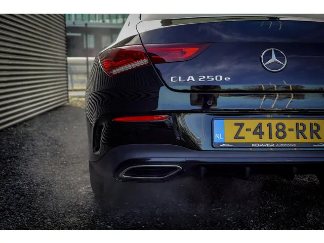 Mercedes-Benz CLA 250 e AMG Line 2023 Hybride Benzine 39