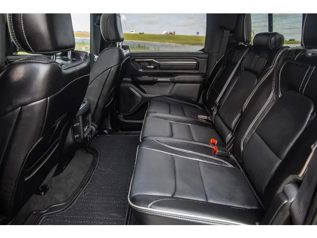 Dodge Ram 1500 5.7 V8 4x4 Crew Cab Limited 2024 Benzine 71