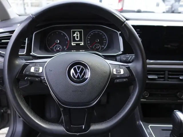 Volkswagen Polo 1.0 TSI 110pk DSG Highline 2021 Benzine 18