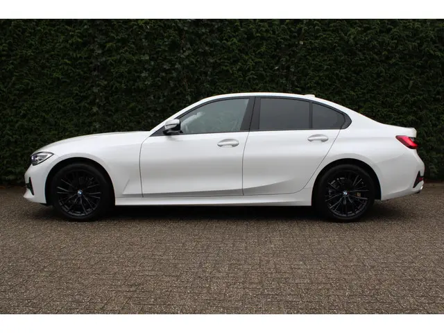 BMW 3 Serie 320i Executive Edition 2020 Benzine 5