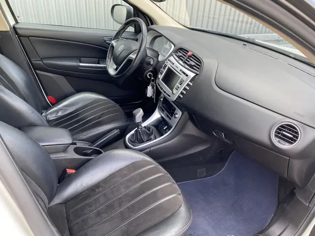 Lancia Delta 1.4 M.air Silver 2012 Benzine 17