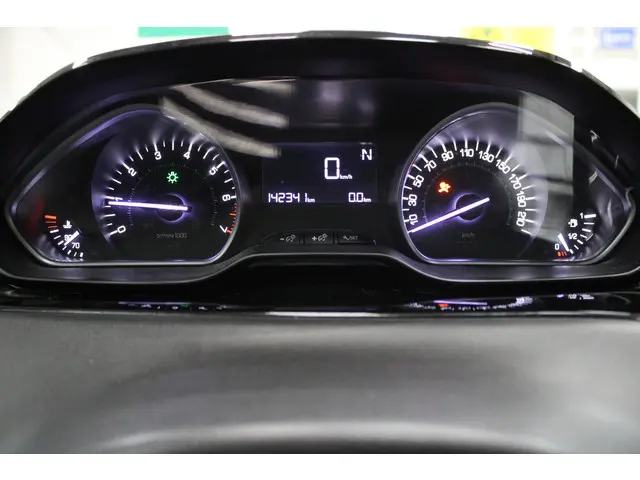 Peugeot 208 1.2 PureTech Active Automaat 2018 Benzine 10