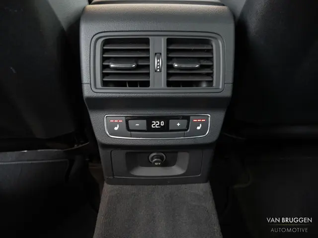 Audi Q5 50 TFSI e S-Line 2022 Hybride Benzine 24