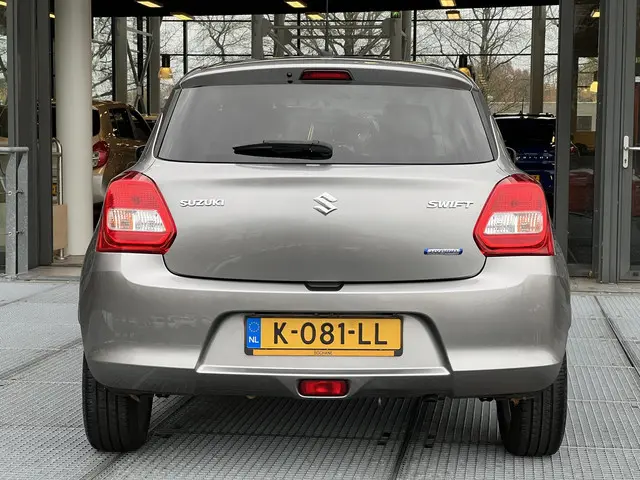Suzuki Swift 1.2 Select Smart Hybrid 2021 Benzine 19