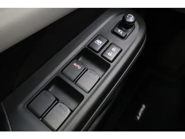 Suzuki Swift 1.2 Style Smart Hybrid 2024 Benzine 18