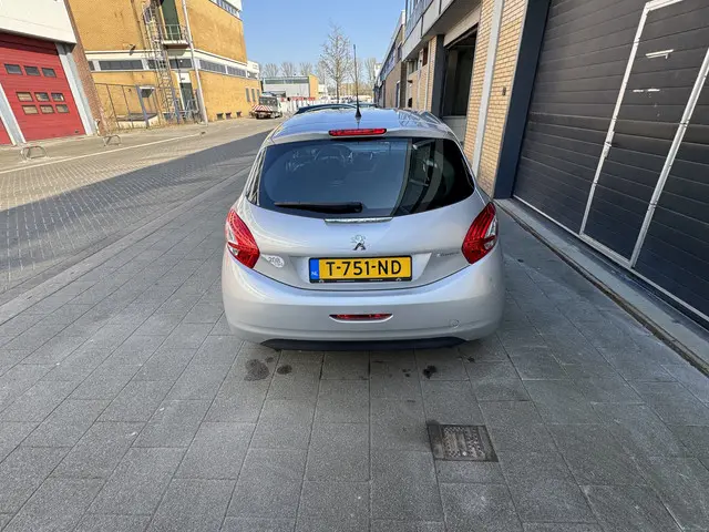 Peugeot 208 1.0 PureTech LIKE 2015 Benzine 10