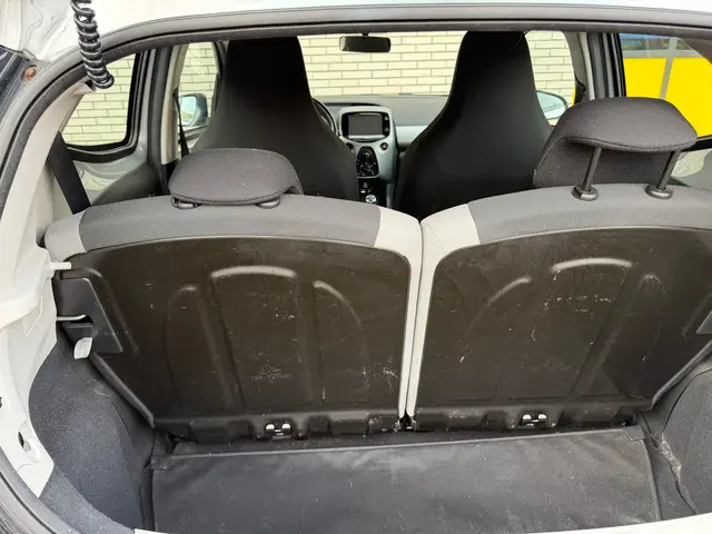 Toyota Aygo 1.0 x-sport, Camera, LMV, Airco 2017 Benzine 20