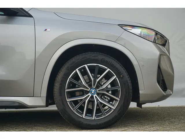 BMW iX1 eDrive20 2024 Elektrisch 6