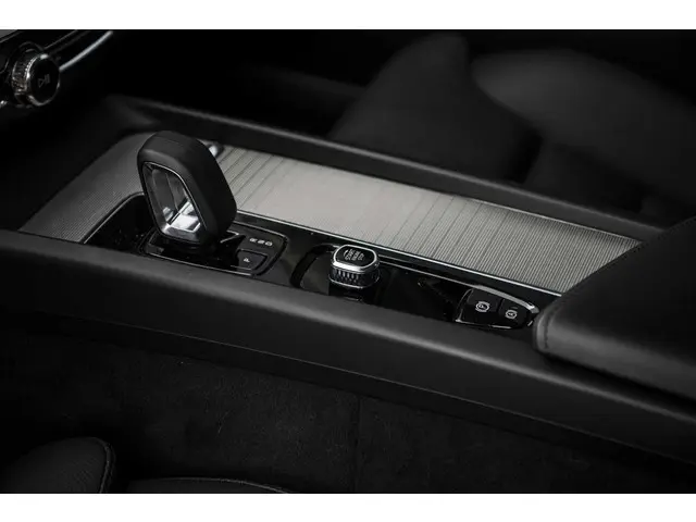 Volvo V60 2.0 B3 Plus Bright 2022 Benzine 32