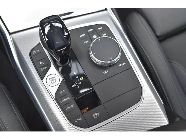 BMW 3 Serie 318i Executive Edition 2021 Benzine 15