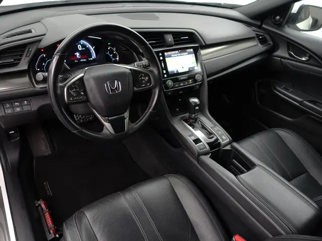 Honda Civic 1.0 i-VTEC Executive Aut- 2018 Benzine 2