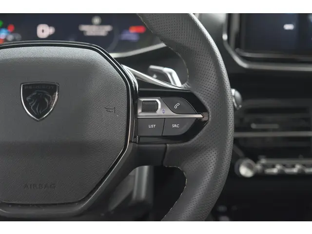 Peugeot 2008 Hybrid 136 e-DSC6 GT 2024 Hybride Benzine 39