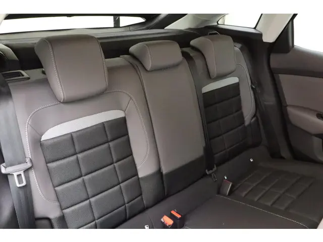 Citroën C4 1.2 Hybrid 145pk Collection 2025 Benzine 16