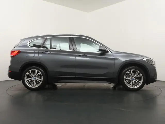BMW X1 xDrive25e 2022 Hybride Benzine 8